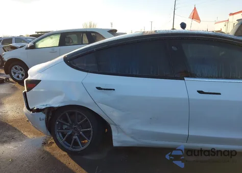 2018 Tesla Model 3 Long Range/Performance z USA, uszkodzony, nr VIN 5YJ3E1EB2JF096652